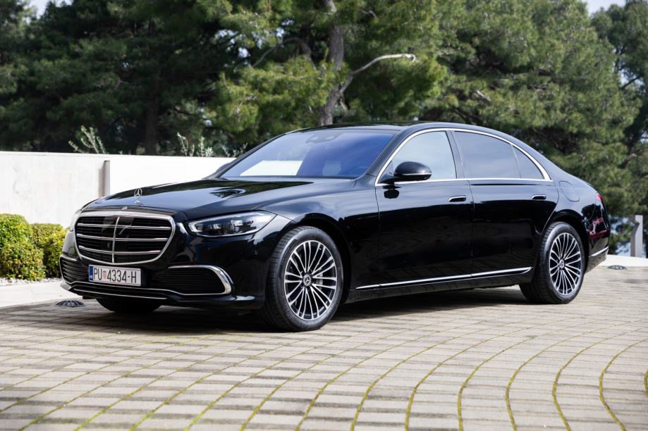 Mercedes S-klasa — prednji pogled danju